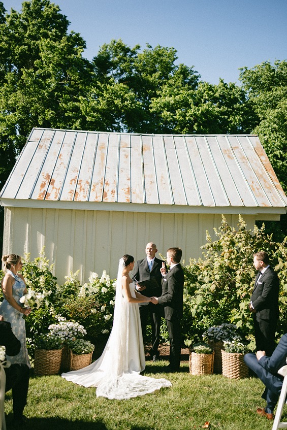 documentary-style wedding photography photos of the ceremony