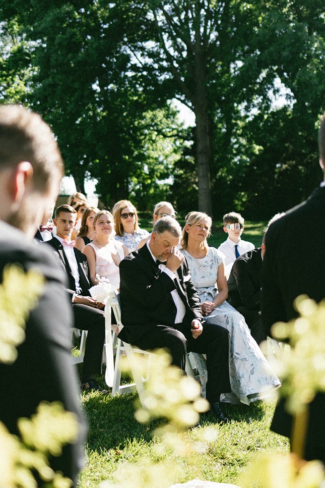documentary-style wedding photography photos of the ceremony