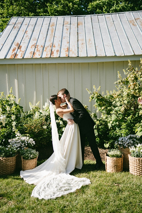 documentary-style wedding photography photos of the ceremony